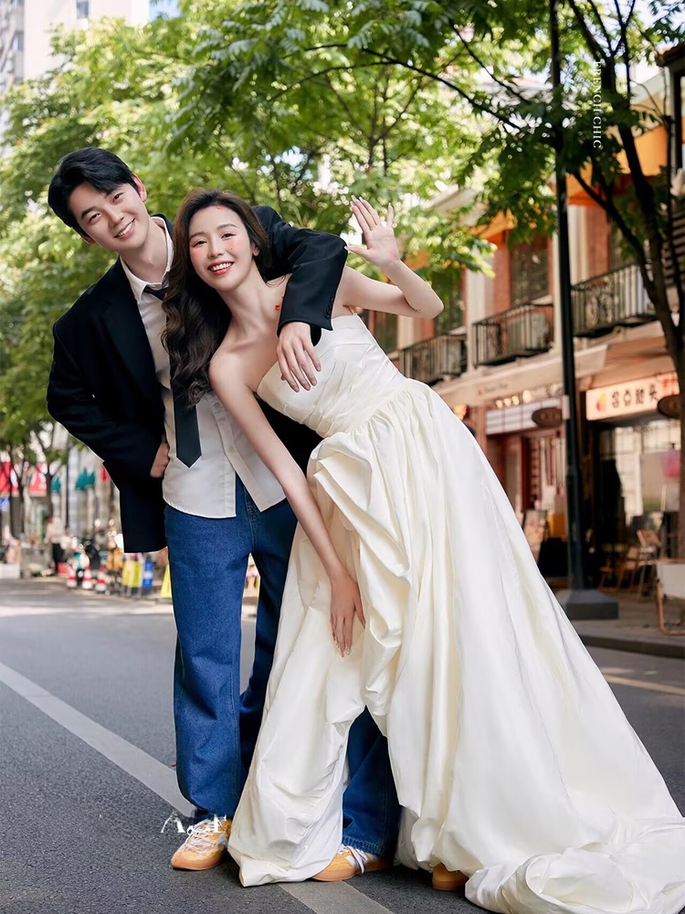Photography Outfits - Fashionable Korean Style Denim Street Snap